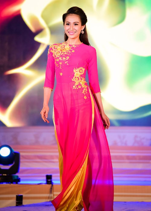 Ky Duyen Lan Khue toa sac tai be mac Le hoi ao dai-Hinh-5